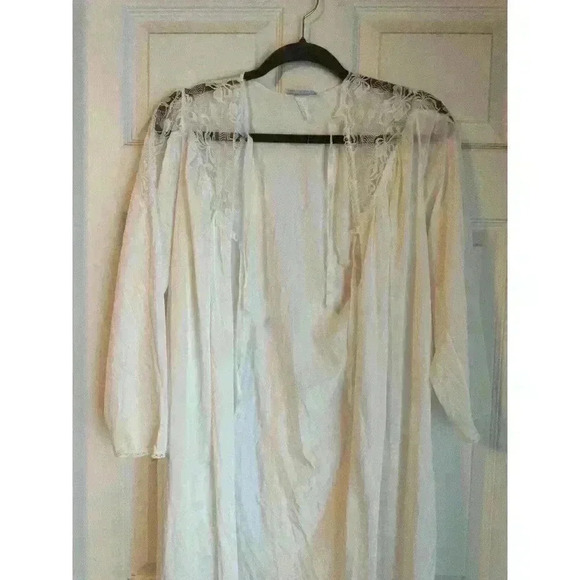 VINTAGE LADY CAMEO of Dallas WHITE SIZE MEDIUM NYLON ROBE Bridal 70s Nightgown - Picture 2 of 9